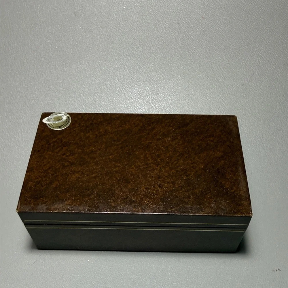 Vintage Gucci Gold Watch with Colorful Bezels - Picture 14 of 15